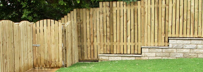 Feather edge fence